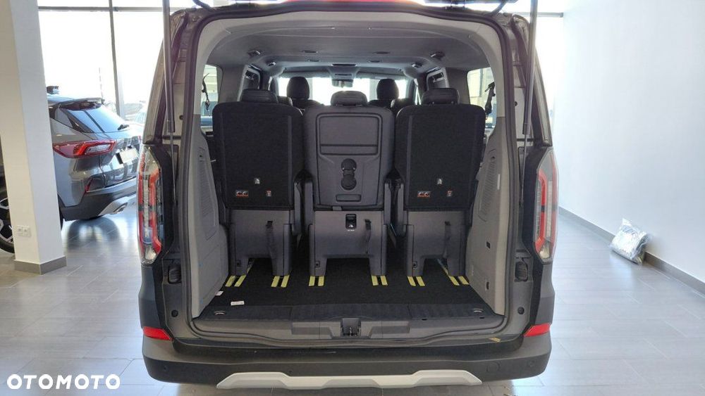 Ford Tourneo Custom - 12