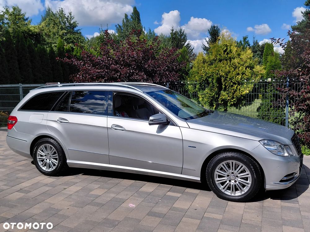 Mercedes-Benz Klasa E 300 CDI DPF BlueEFFICIENCY 7G-TRONIC Elegance - 4