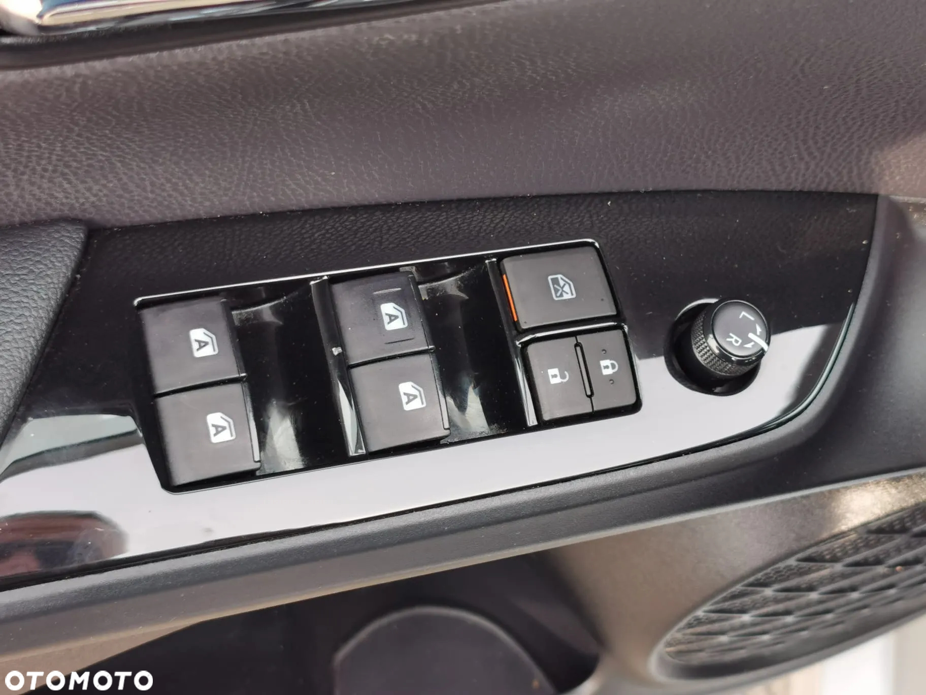 Toyota Prius Plug-in (Hybrid) Comfort - 24