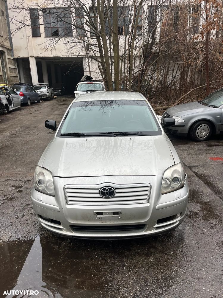 Dezmembrez Toyota Avensis 2005 bej auriu 2,2 diesel non facelift - 2