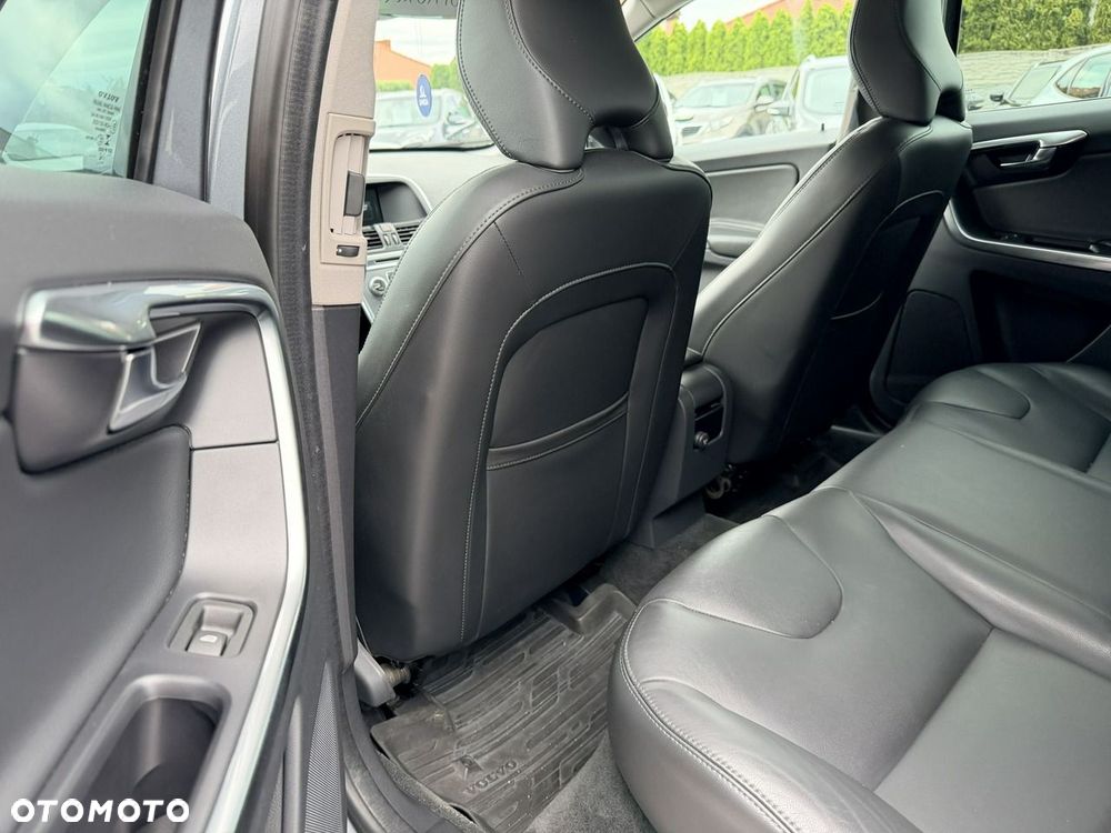 Volvo XC 60 D4 Geartronic Summum - 12
