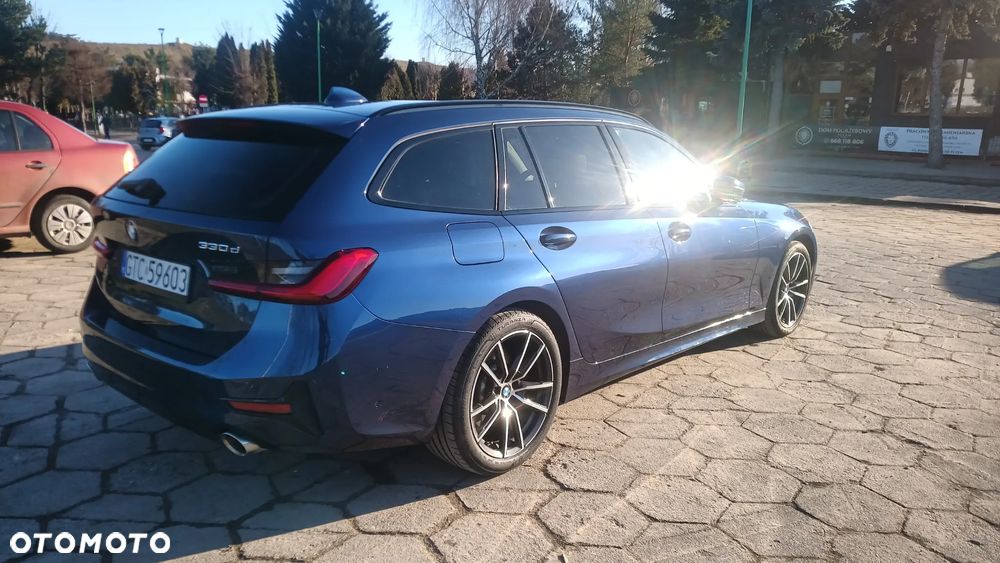 BMW Seria 3 330d xDrive M Sport - 4