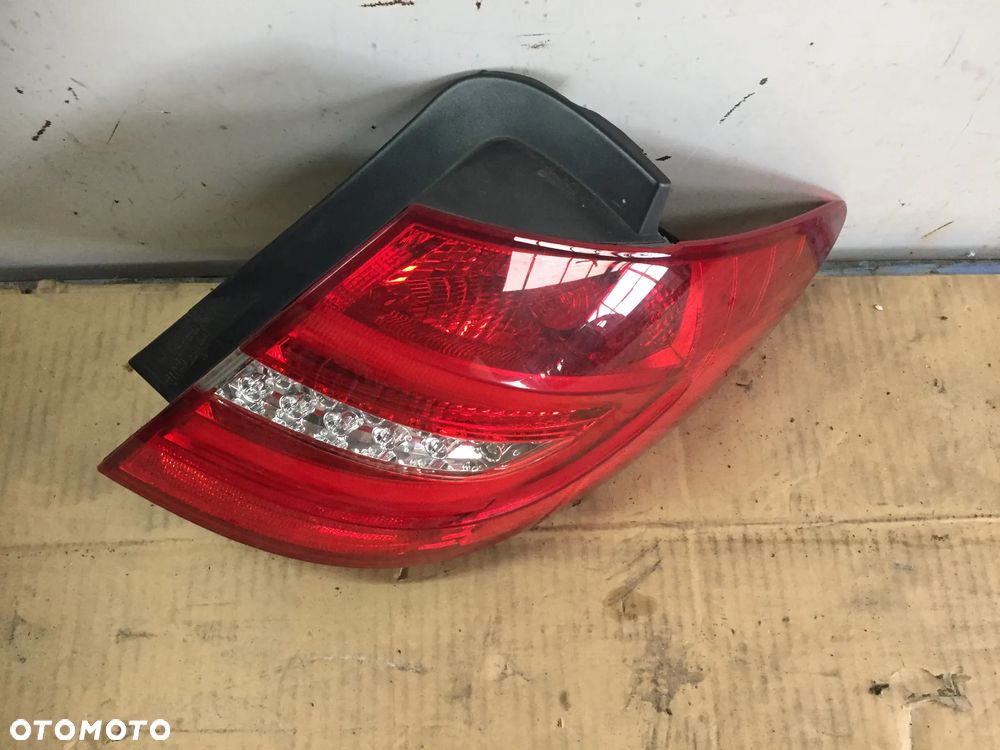 MERCEDES B KLASA W246 13R LAMPA PRAWA TYŁ ZAMIENNIK