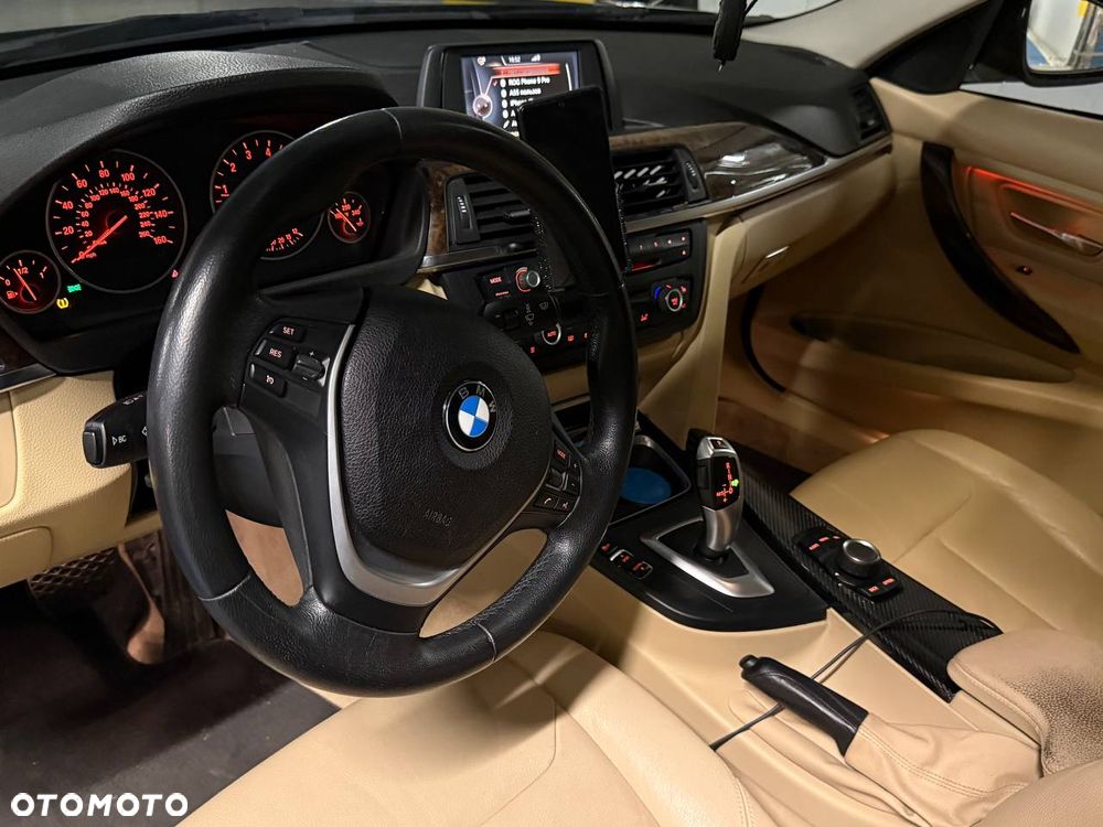 BMW Seria 3 328i xDrive - 7