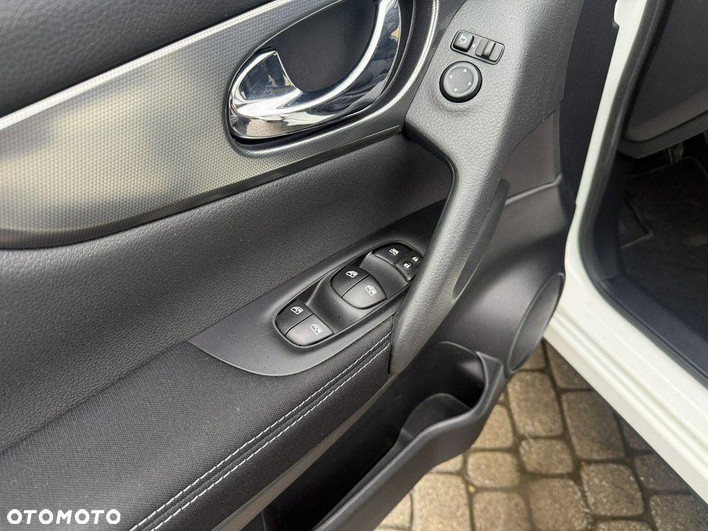 Nissan Qashqai 1.6 DIG-T N-Connecta - 19