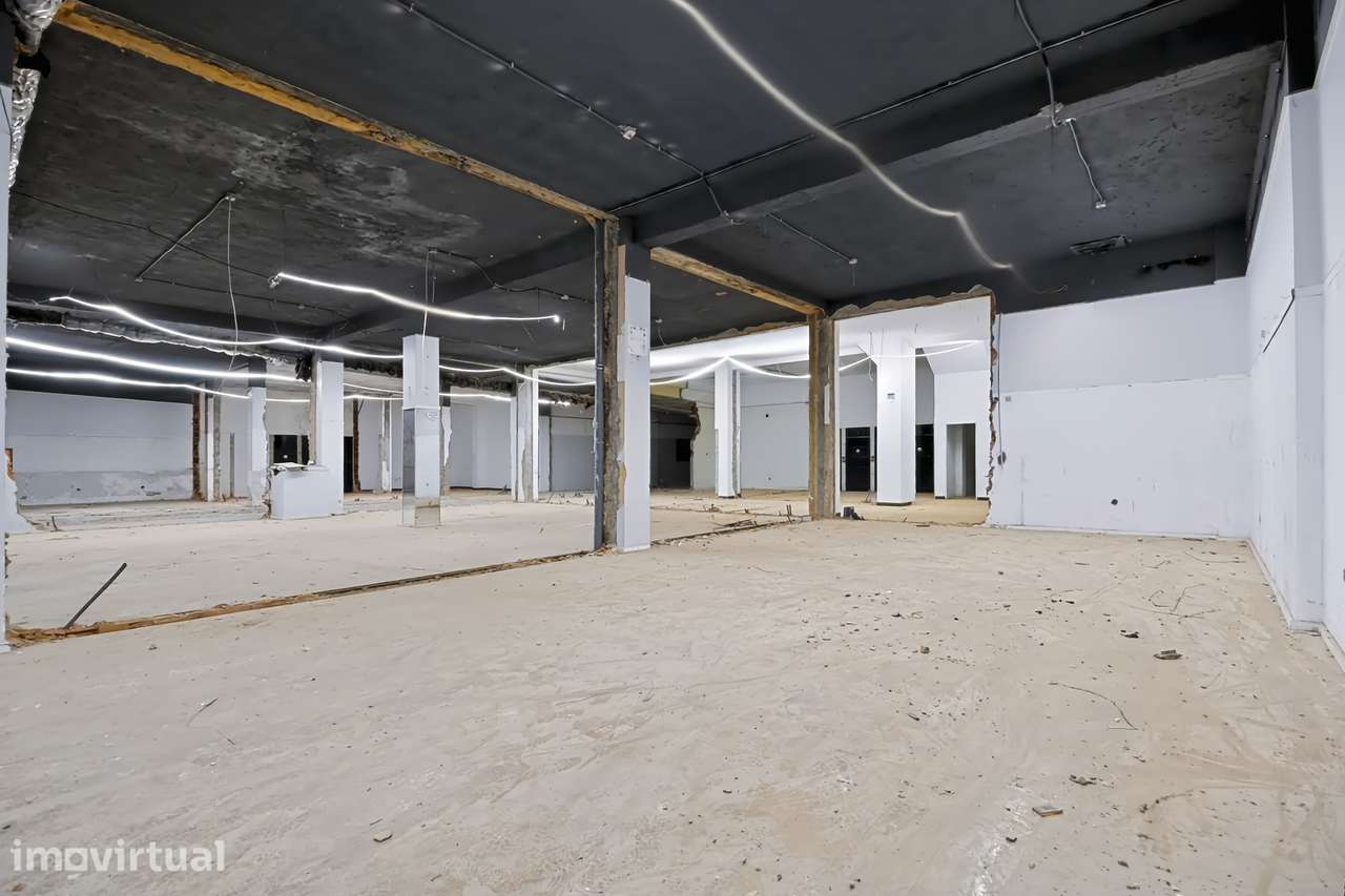 ESPAÇO COMERCIAL com 1.500 M² de área total associada - Grande imagem: 5/32