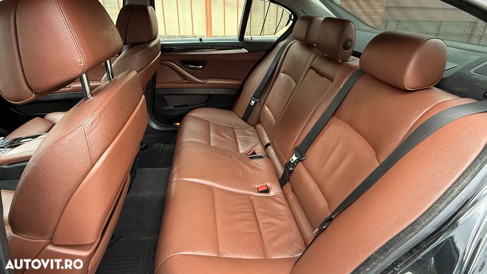 BMW Seria 5 525d xDrive - 12