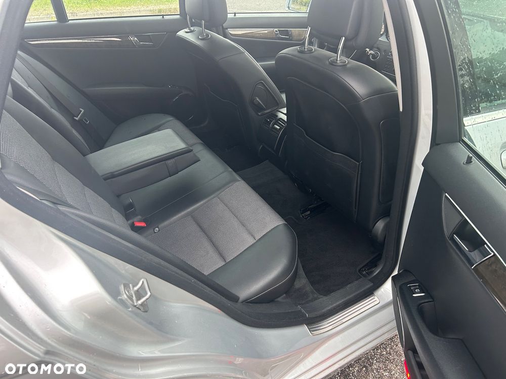 Mercedes-Benz Klasa C 220 CDI DPF Automatik BlueEFFICIENCY Avantgarde - 17