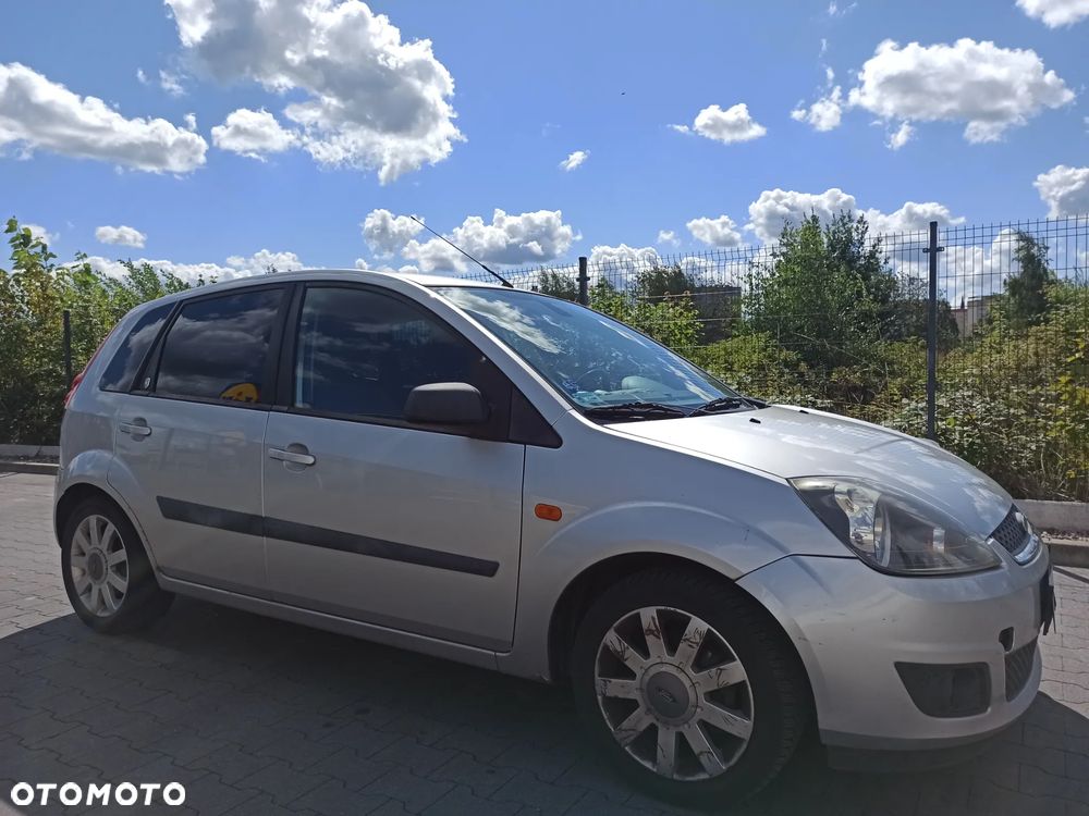 Ford Fiesta 1.4 Ghia - 8