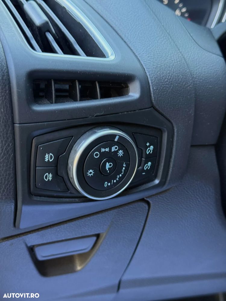 Ford Focus 1.5 Ecoboost Titanium Business - 27