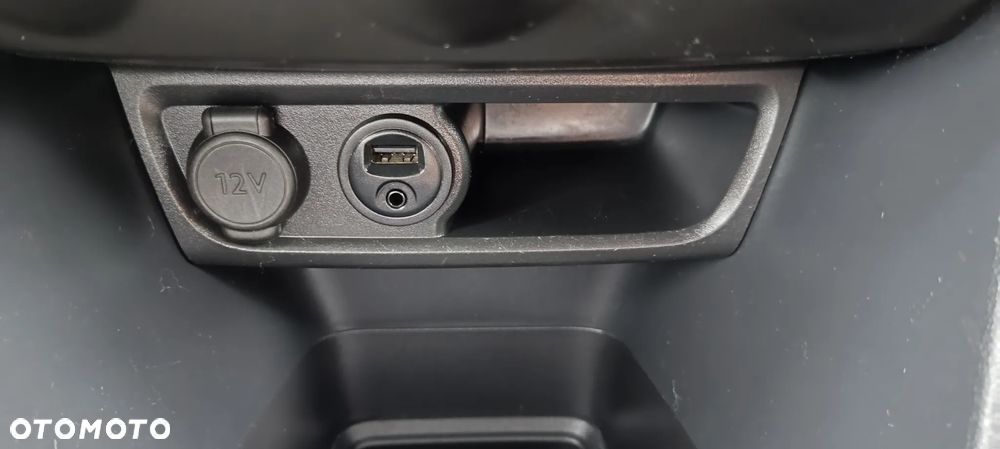 Peugeot 208 - 16
