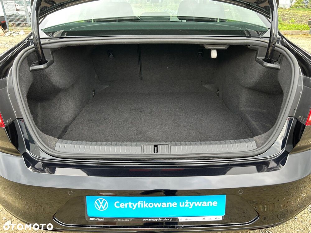Volkswagen Passat 2.0 TDI SCR Trendline - 11