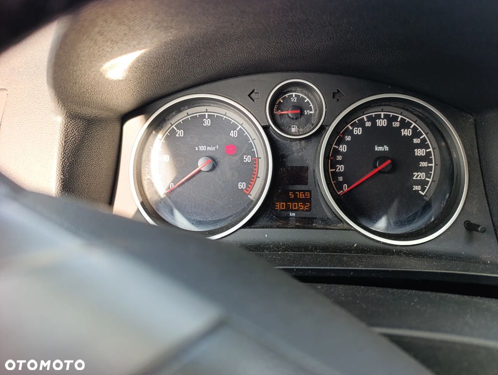 Opel Zafira 1.9 CDTI Enjoy ActiveSelect - 2