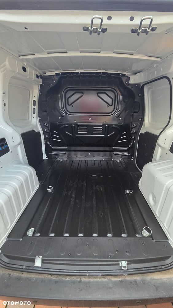 Fiat Fiorino Kombi Base - 4