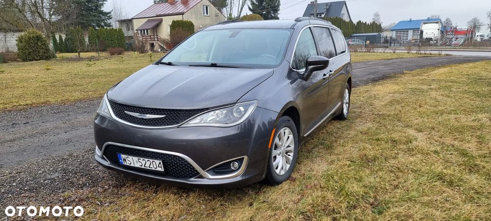 Chrysler Pacifica - 16