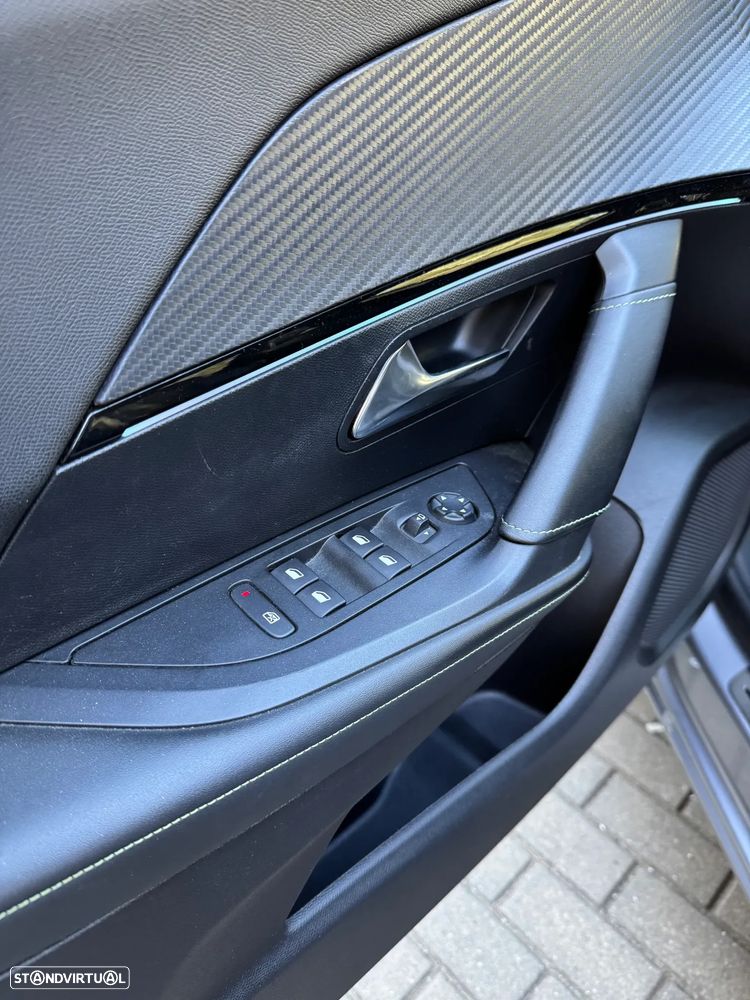 Peugeot e-2008 50 kWh GT - 12