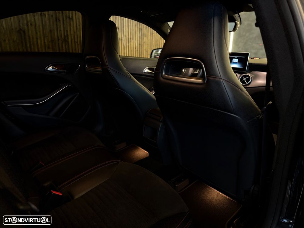 Mercedes-Benz CLA 180 d Shooting Brake AMG Line - 18