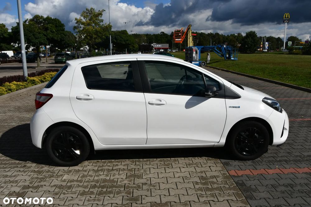 Toyota Yaris Hybrid 100 Active - 12