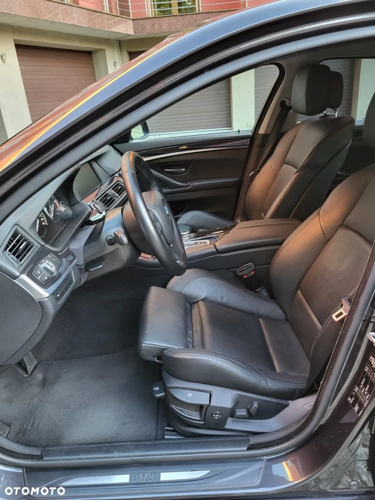 BMW Seria 5 520d Touring Luxury Line - 11