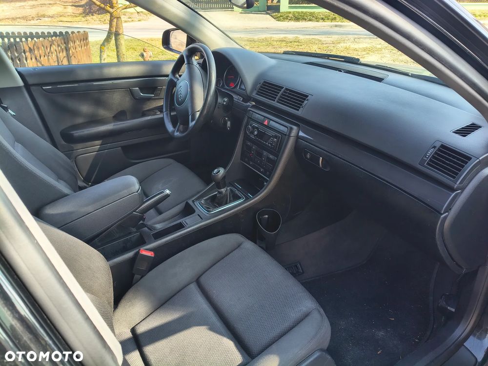 Audi A4 Limousine - 8