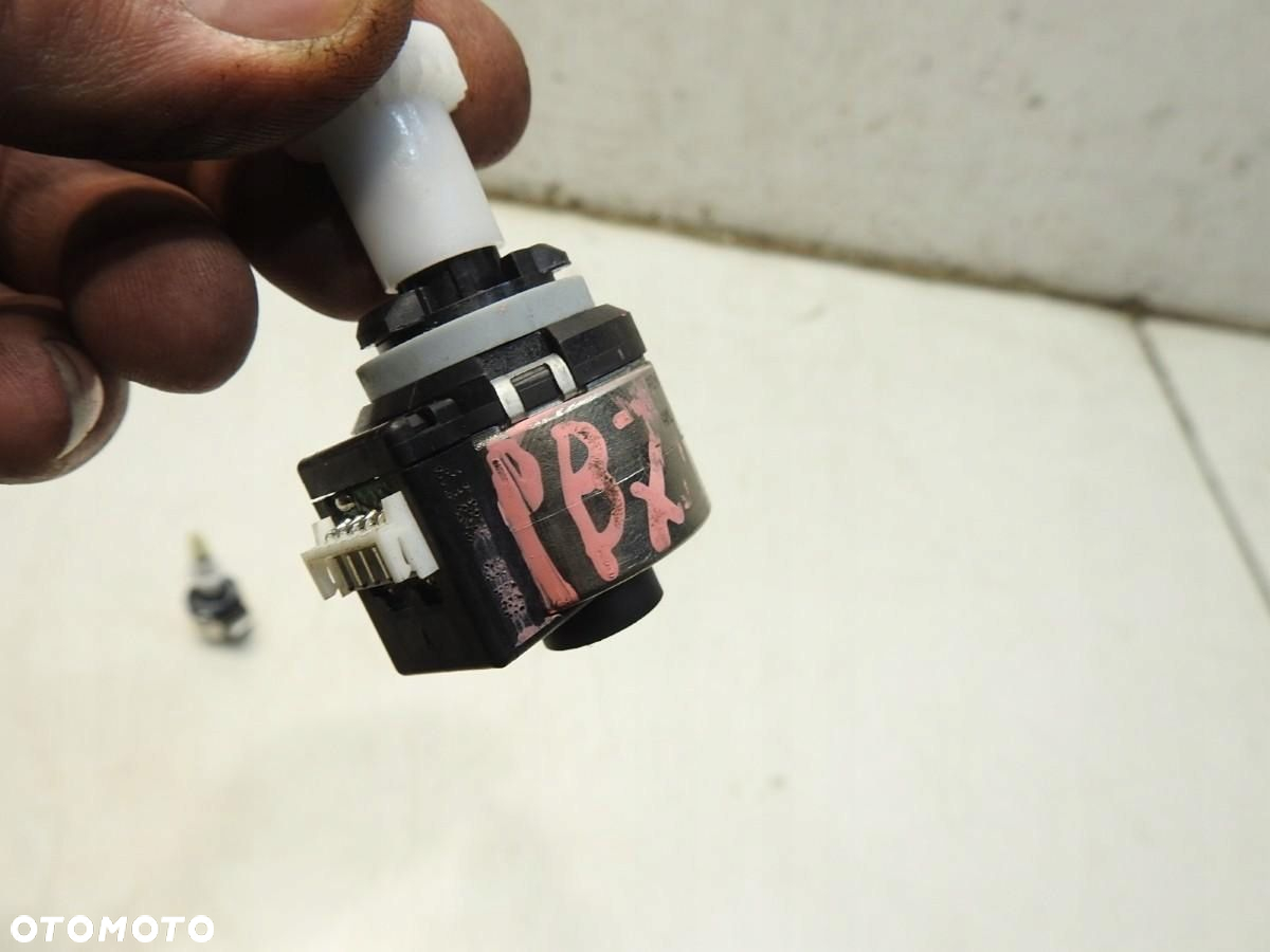 SILNICZEK REGULACJI LAMPY VW PASSAT B7 89022080 - 3