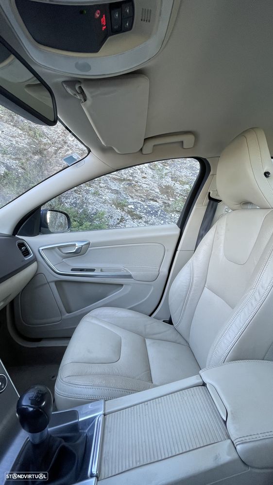 Volvo S60 2.0 D3 Momentum - 24