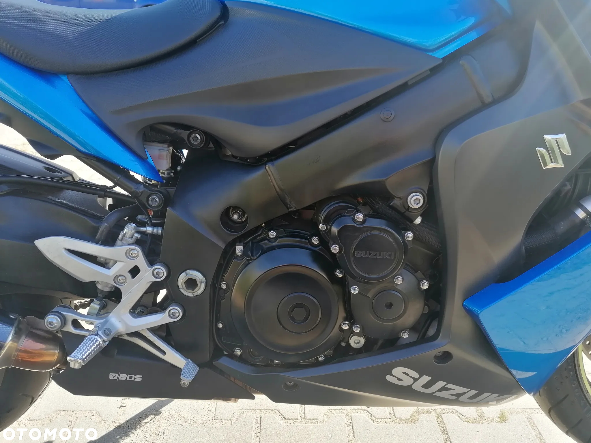 Suzuki GSX 1000 - 17