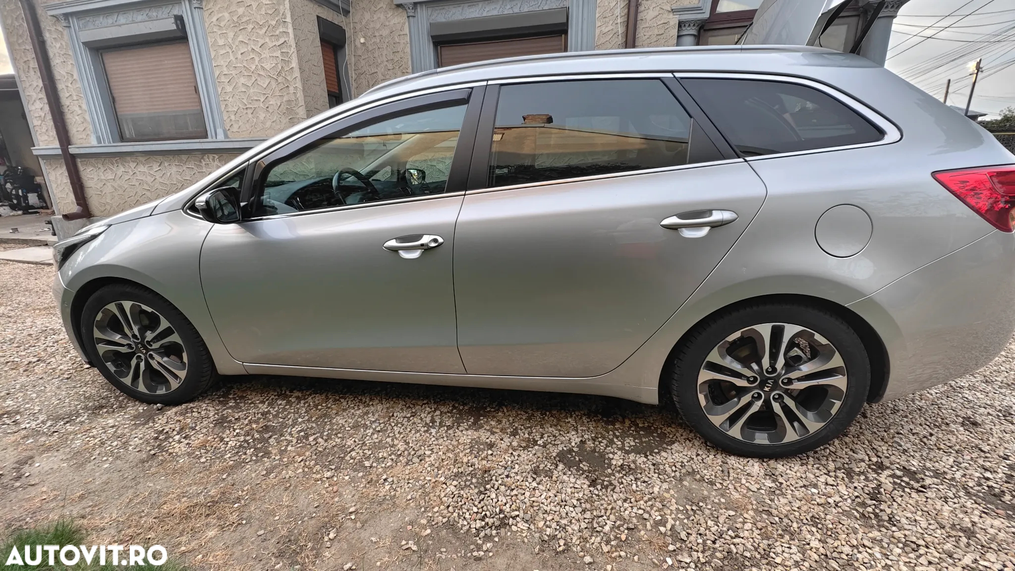 Kia Ceed 1.6 CRDi 128 Aut. SW Platinum Edition - 13