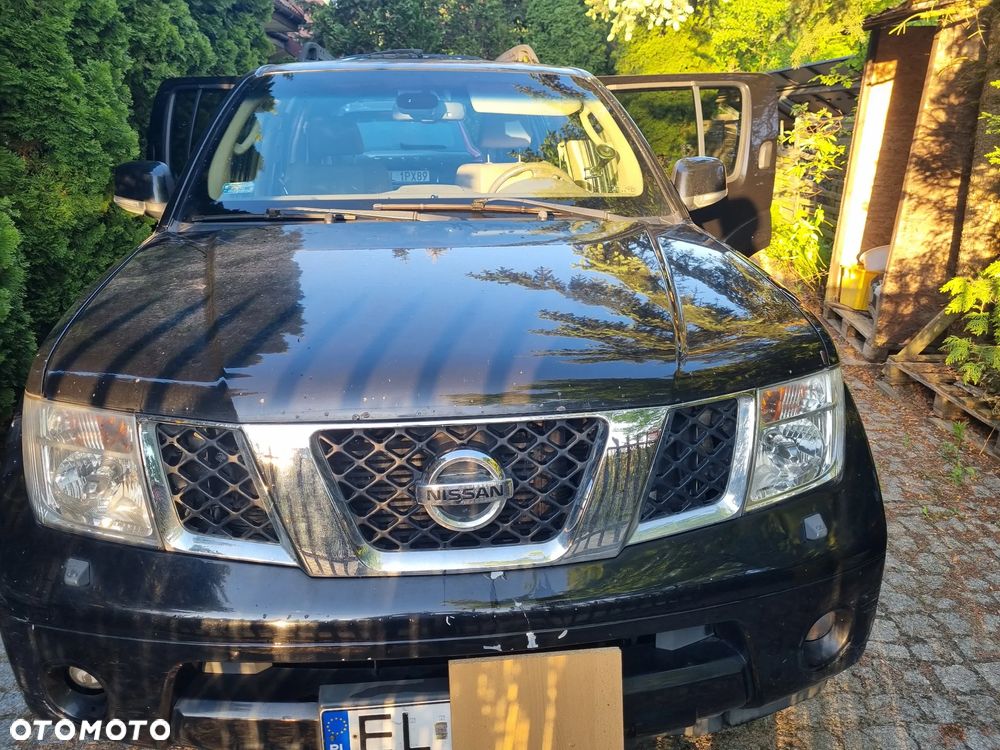 Nissan Pathfinder 2.5 D LE - 1