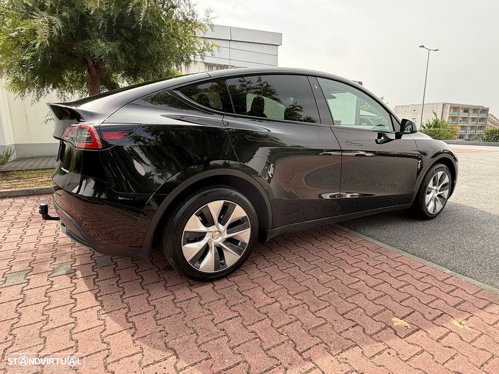 Tesla Model Y - 7