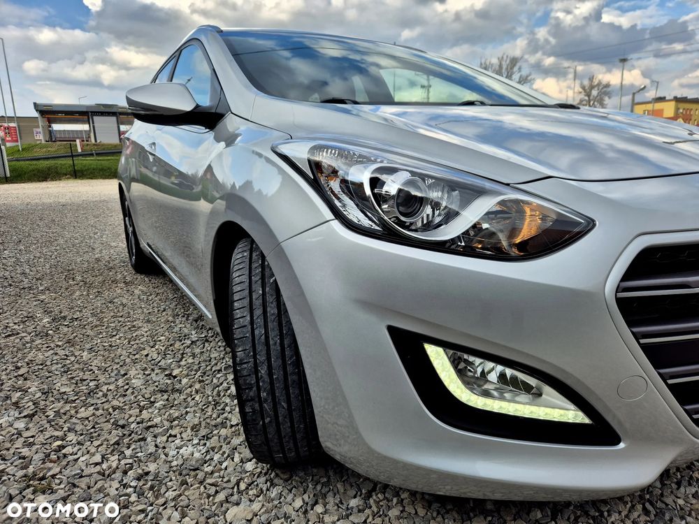 Hyundai i30 blue Kombi 1.6 GDi Passion - 10