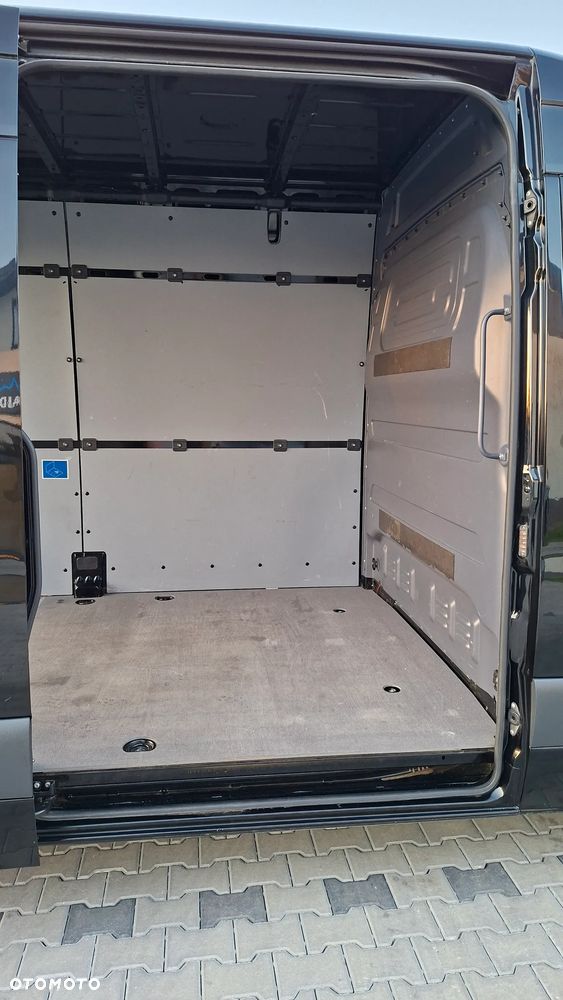 Mercedes-Benz Sprinter - 33