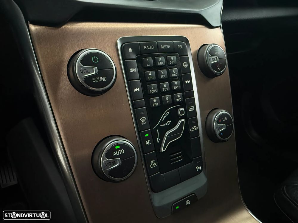 Volvo V40 Cross Country 2.0 D3 Momentum - 21