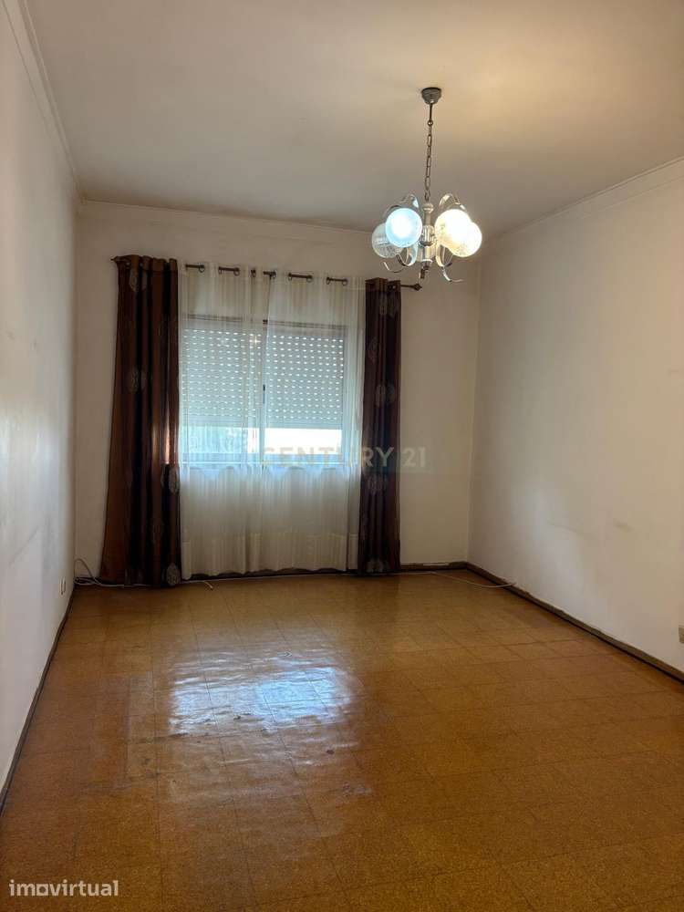 Apartamento T3 com elevador e varanda no Laranjeiro – Almada - Grande imagem: 3/12
