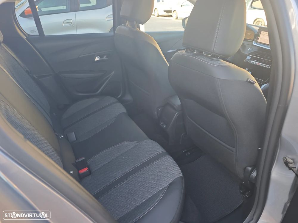 Peugeot e-208 Allure - 43