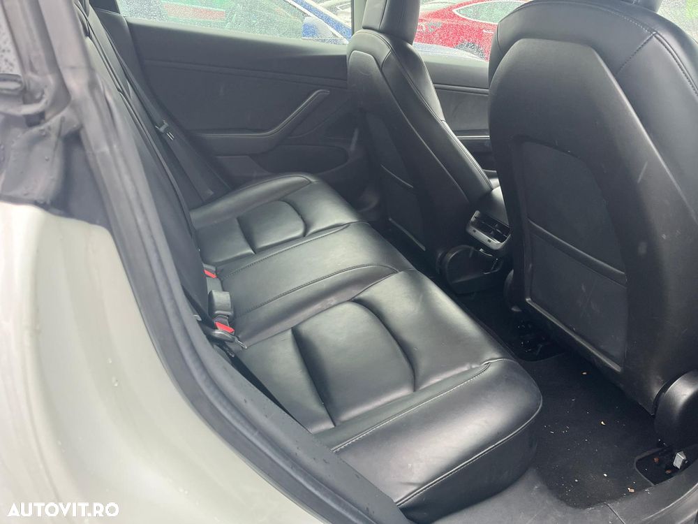 Tesla Model 3 - 12