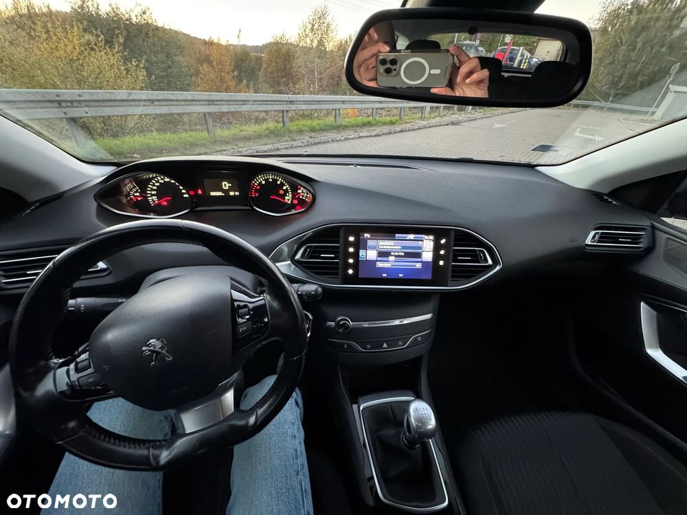 Peugeot 308 1.2 PureTech Allure S&S - 18