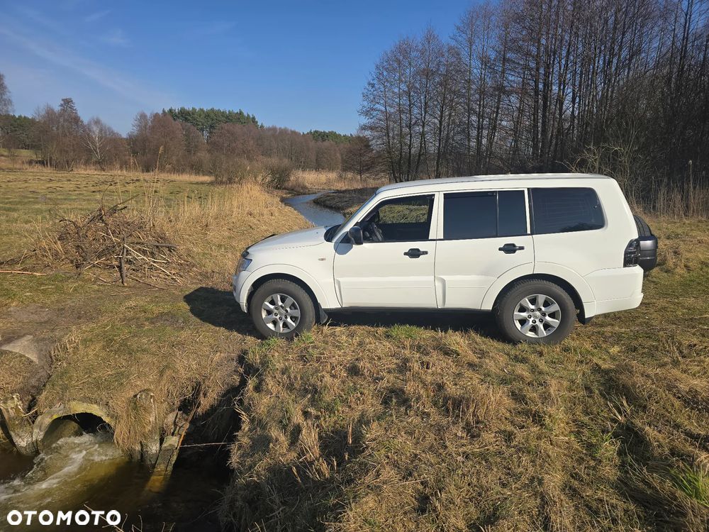 Mitsubishi Pajero - 11
