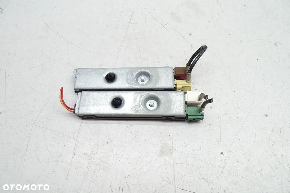 MERCEDES SLK W172 Wzmacniacz Antenowy 1728202989 1728203889 - 2