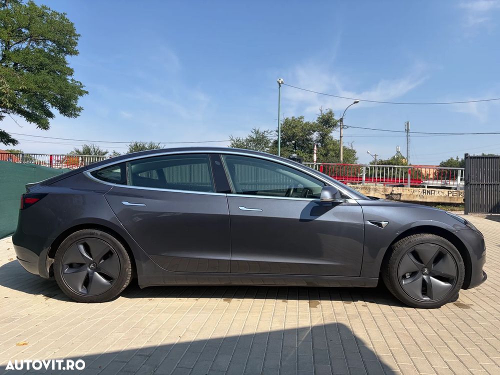 Tesla Model 3 - 8