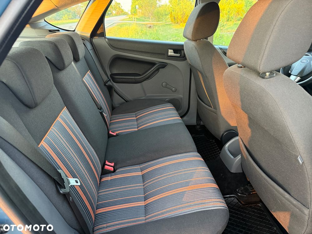 Ford Focus 1.6 16V Sport - 17