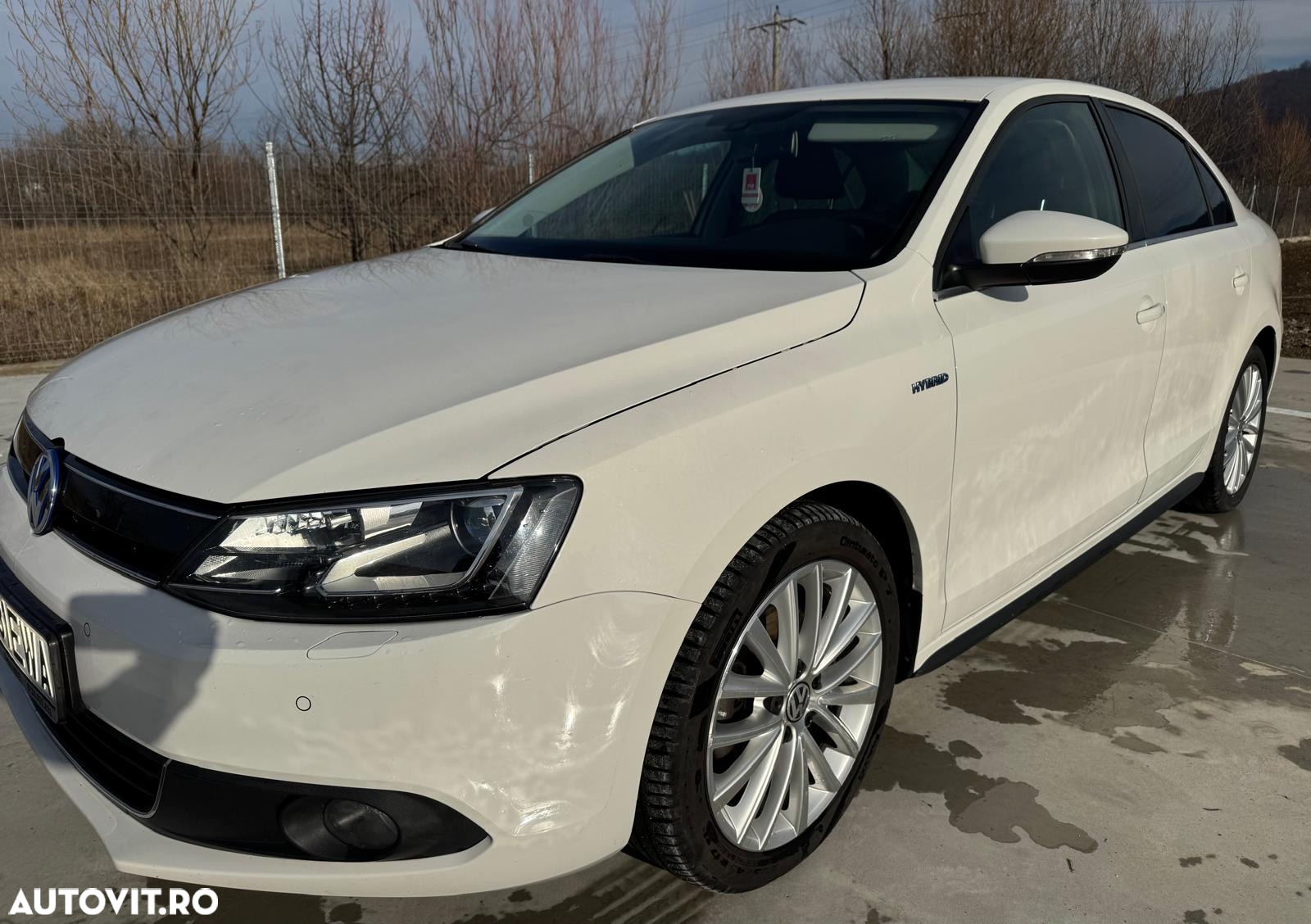 Volkswagen Jetta 1.4 Hybrid DSG Comfortline - 4