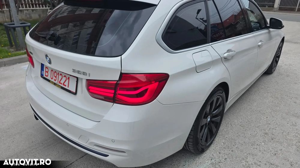BMW Seria 3 328i xDrive AT Sport Line - 5