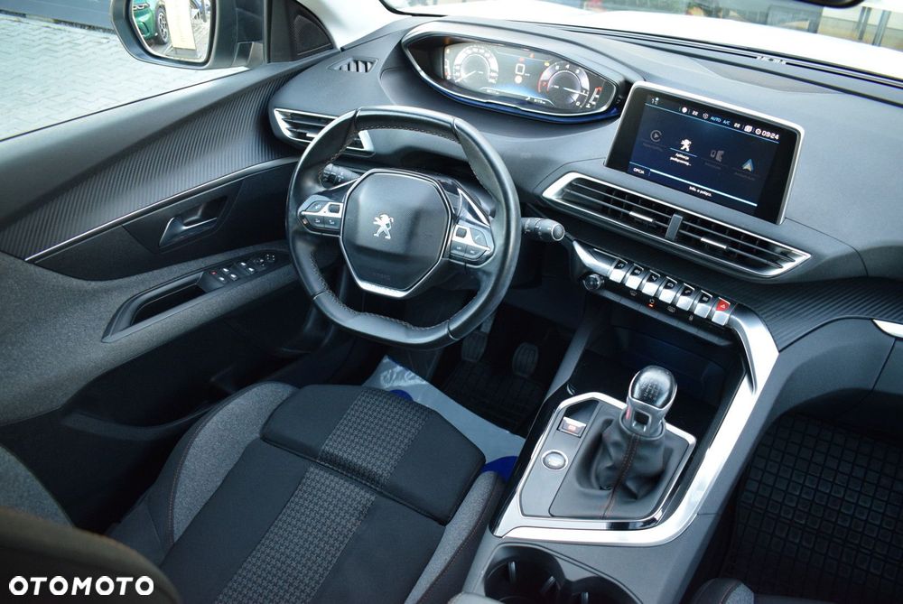Peugeot 3008 1.2 PureTech Allure S&S - 14