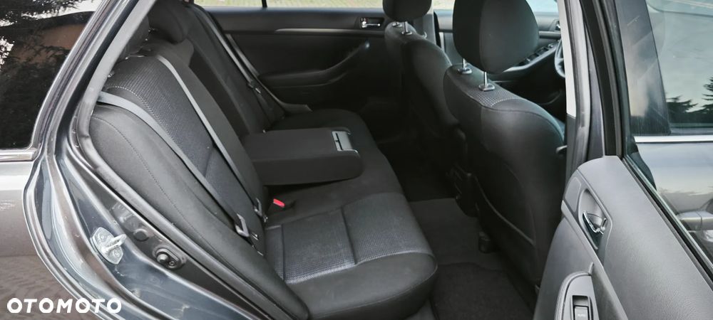 Toyota Avensis 2.2 D-4D Sol Plus - 28