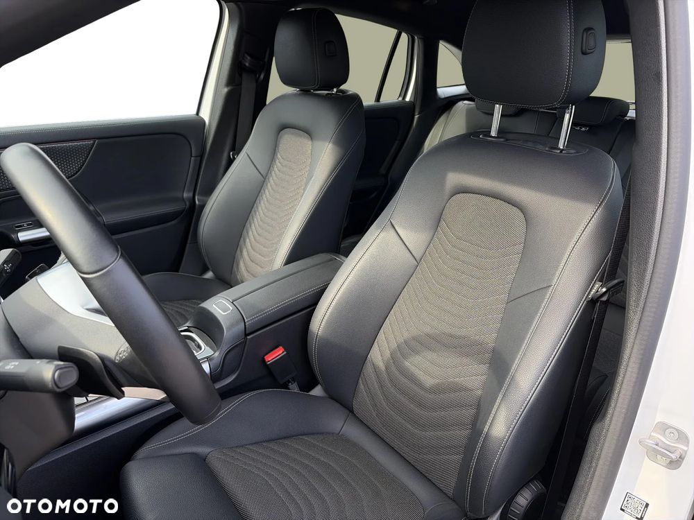 Mercedes-Benz EQA 300 66.5kWh 4-Matic AMG Line - 10