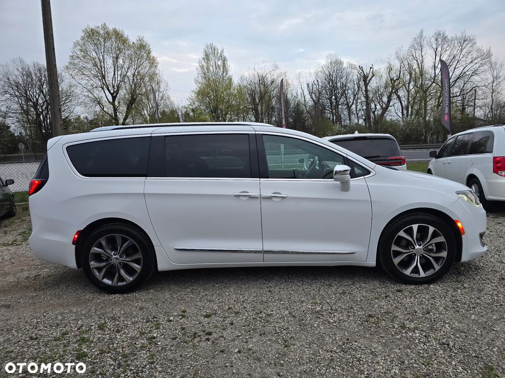 Chrysler Pacifica - 11