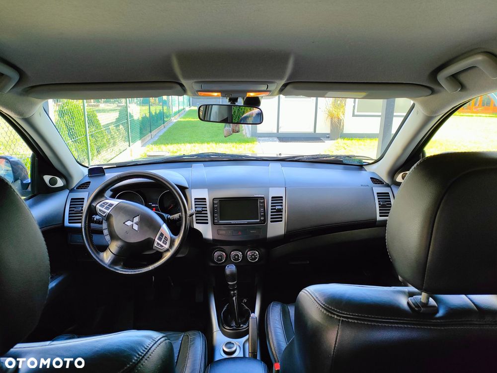 Mitsubishi Outlander - 12