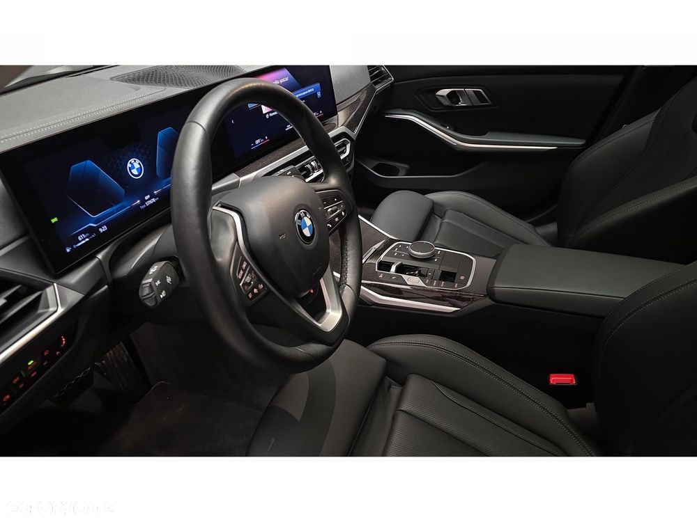 BMW Seria 3 320d xDrive - 16