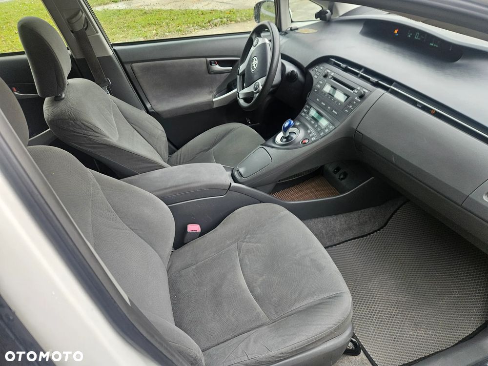 Toyota Prius 1.8 HSD Prestige - 7